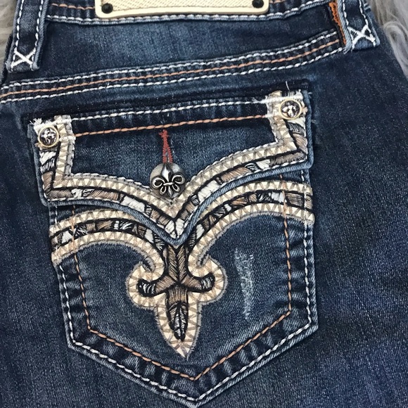 Woman’s Rock Revival Jeans - Picture 2 of 6